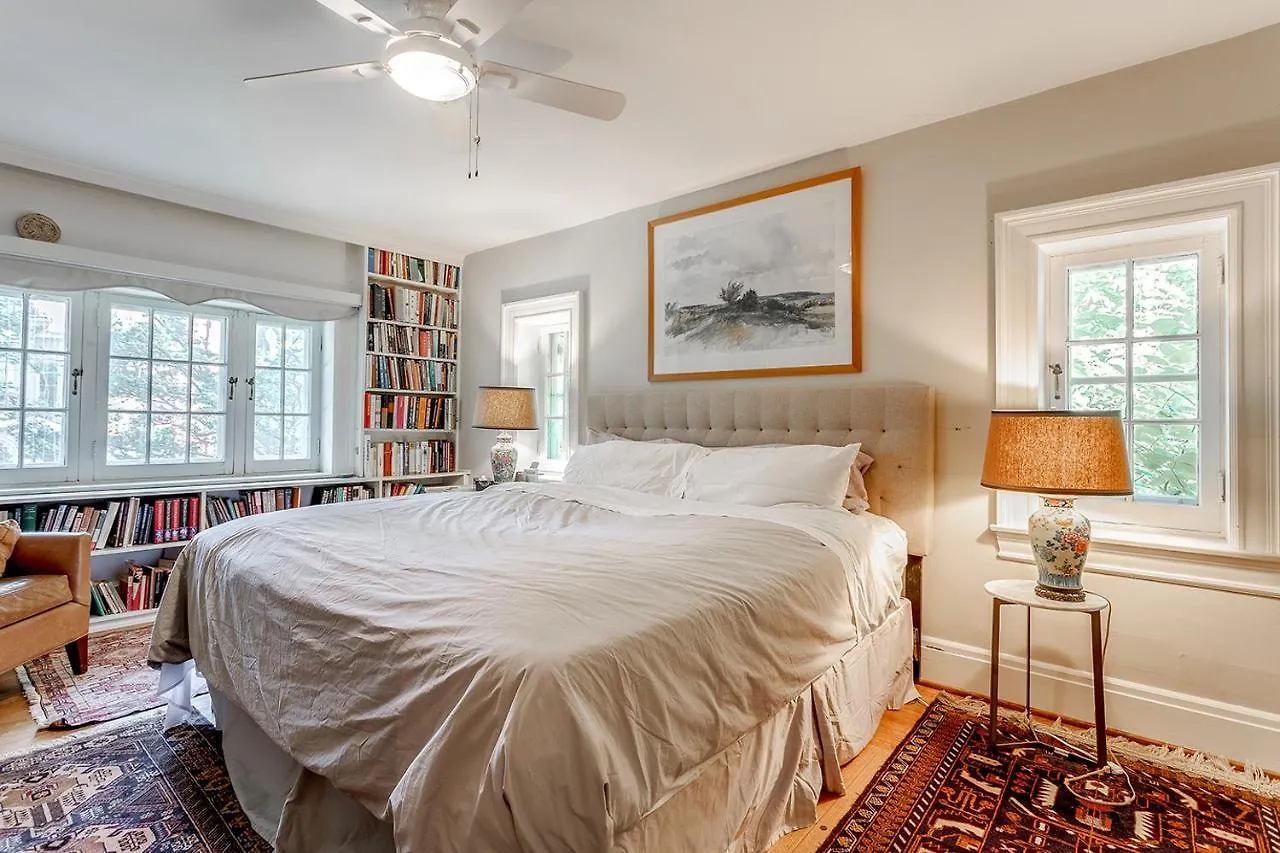 Holiday home Four Bedroom Rosedale Home Toronto Canada