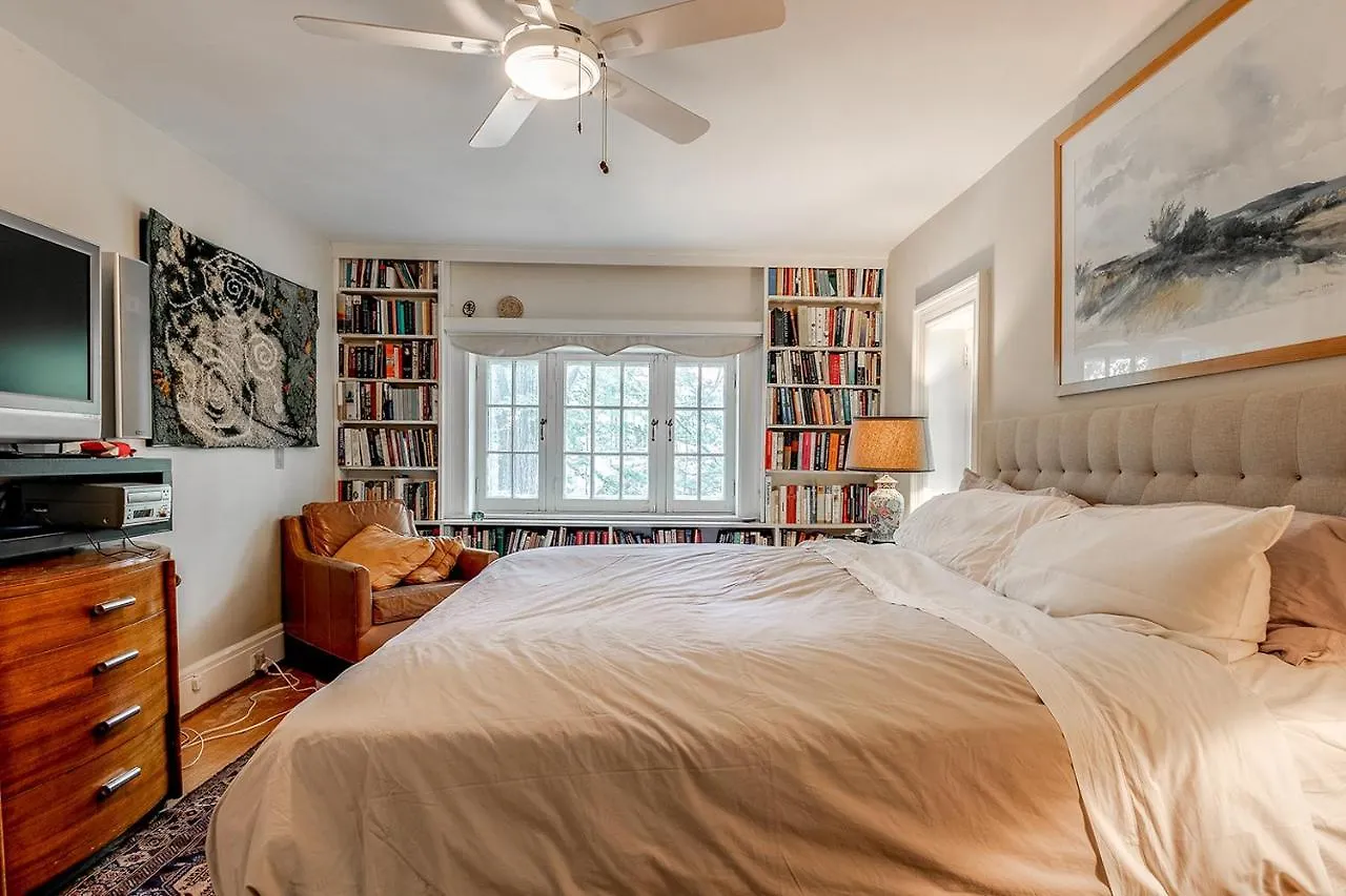 Holiday home Four Bedroom Rosedale Home Toronto