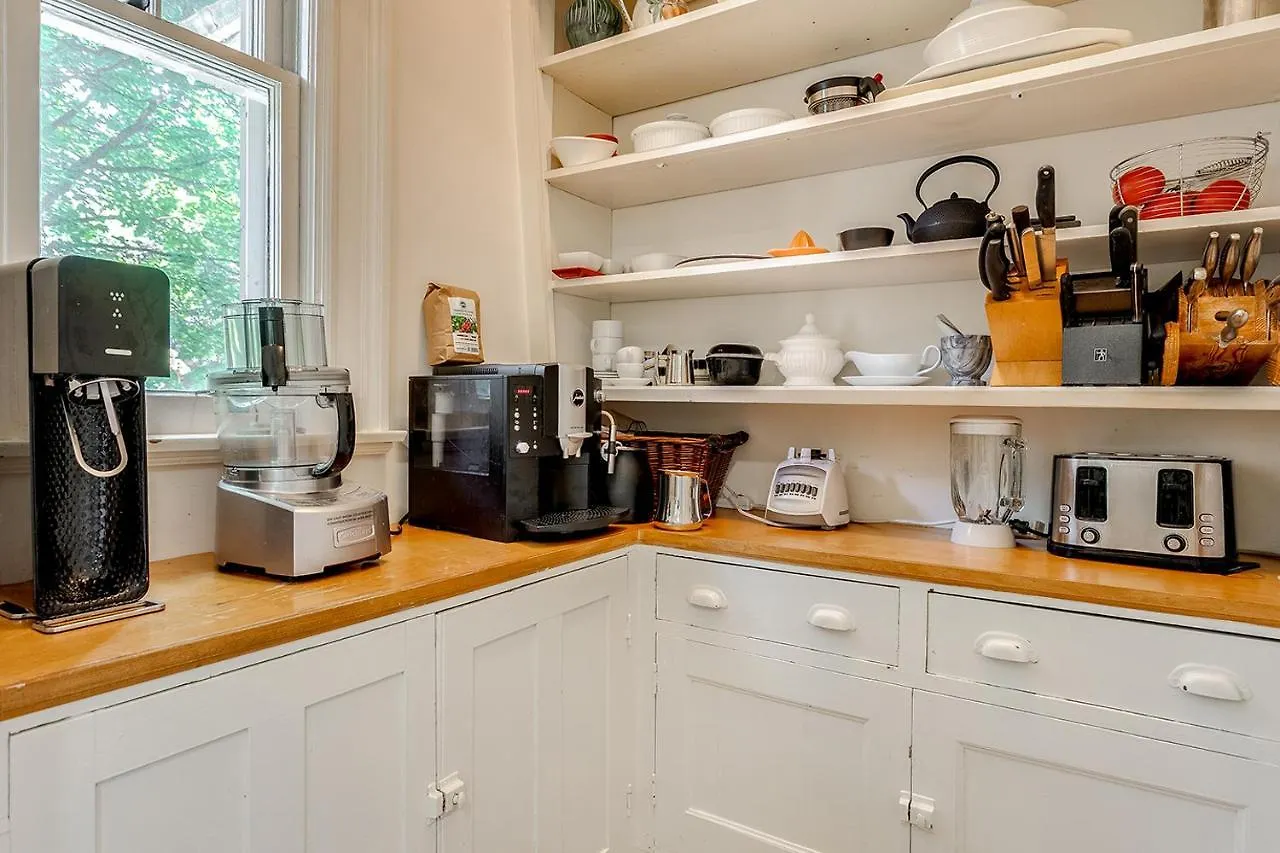 Four Bedroom Rosedale Home Toronto 0*,