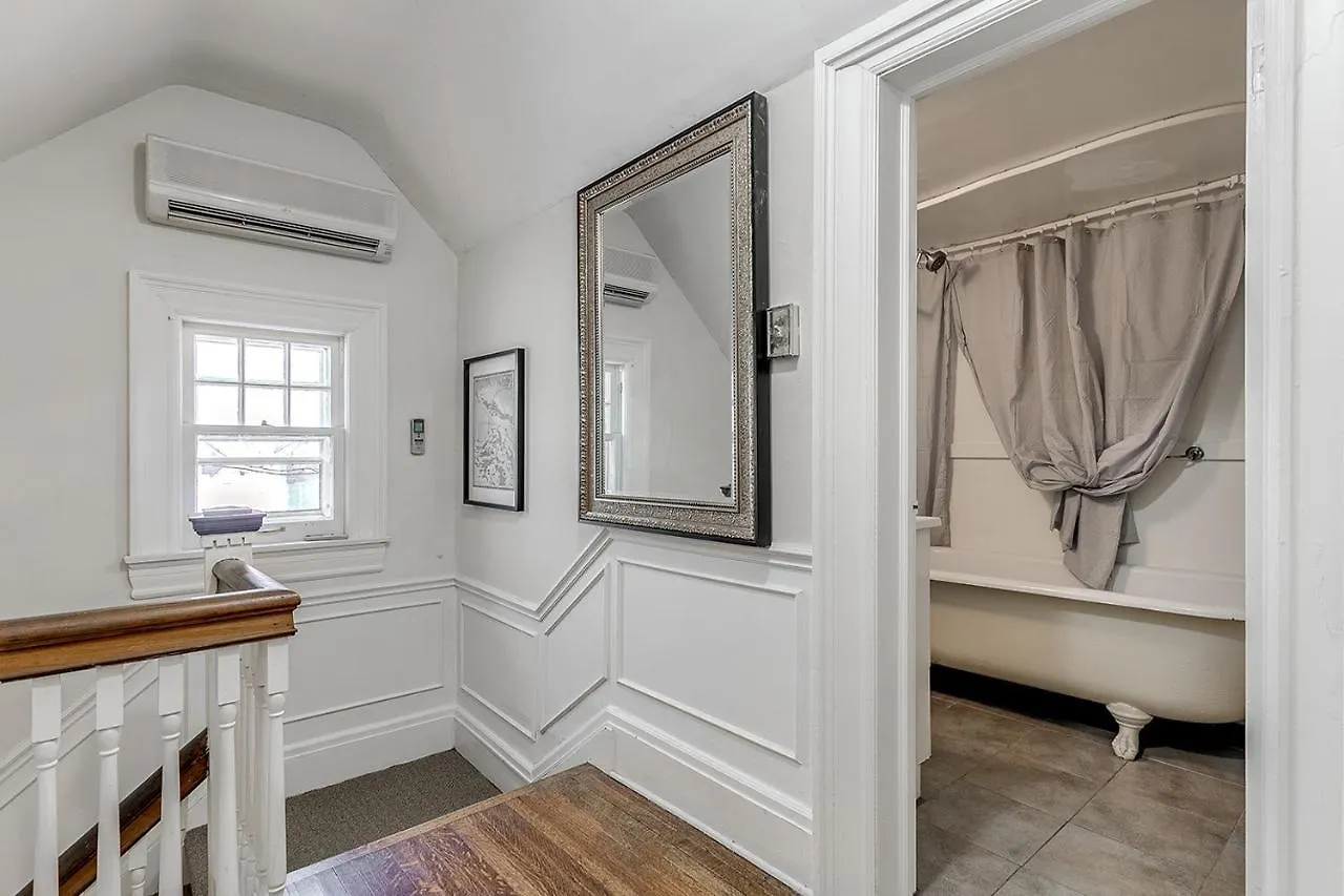Four Bedroom Rosedale Home Toronto 0*,