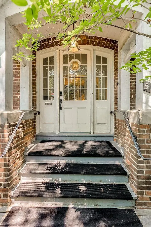 Holiday home Four Bedroom Rosedale Home Toronto